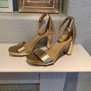 Naturalizer Gold Heels Size 6